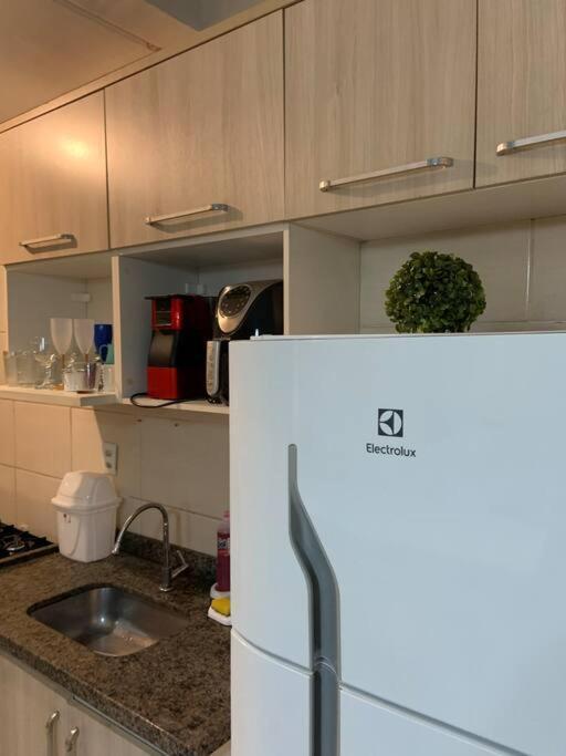 Apartamento Ap Com Garagem E Piscina, Prox Aeroporto, Shoppings Cuiabá