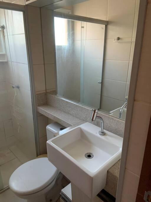 Apartamento Ap Com Garagem E Piscina, Prox Aeroporto, Shoppings